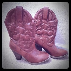 Heeled cowgirl boots
